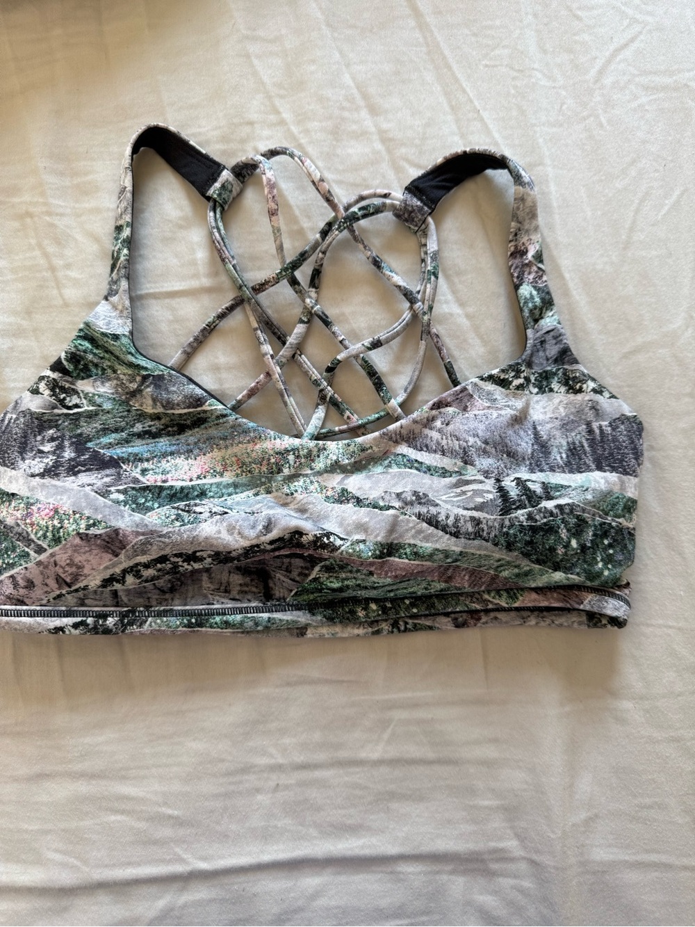 Lululemon Free to be Bra